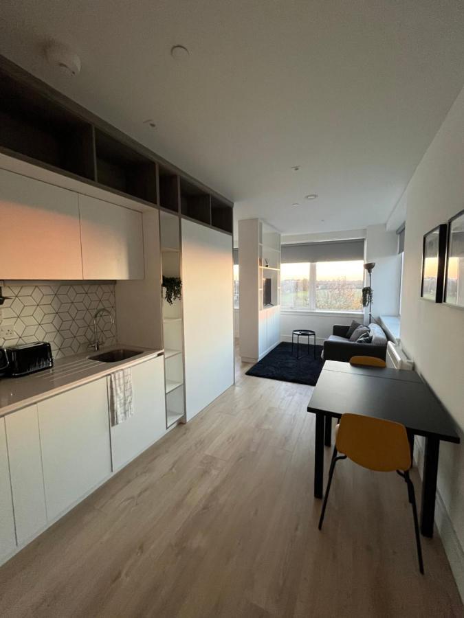 Aeropartment & Aerotel, London Heathrow Airport, Terminal 4, Ev Stations & Cheap Parking On Site! Hillingdon Exterior foto